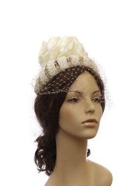 Vintage 1950s Modern Miss White Veiled Raffia Cocktail Hat Fascinator